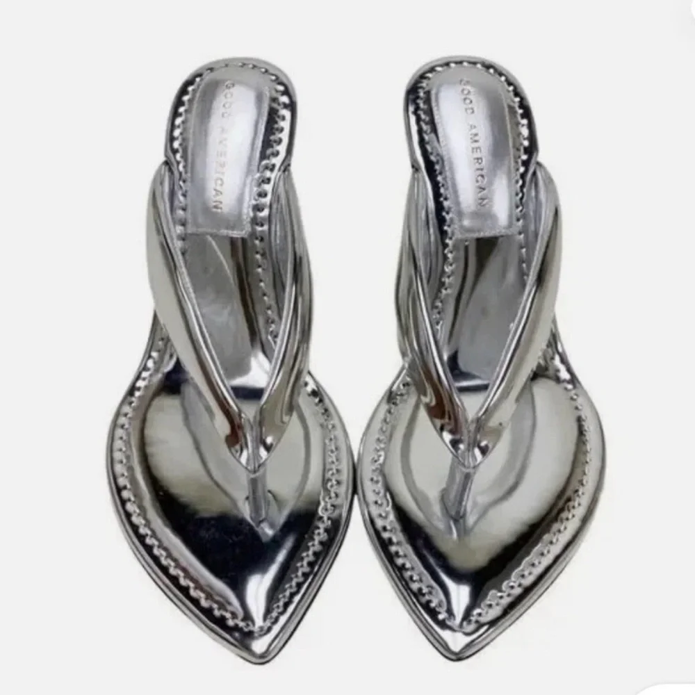 Good American Silver Metallic Pointed Thong Heels - Picture 5 of 13